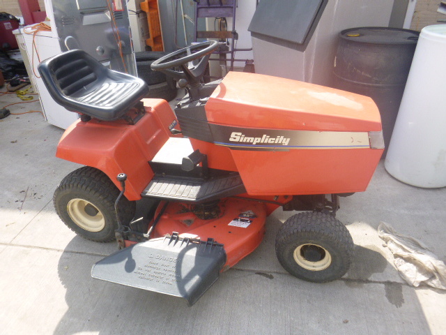 lot 4 image: Simplicity Riding Lawn Mower