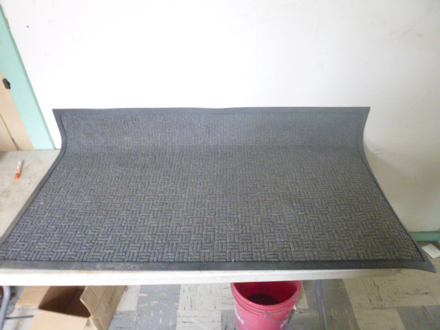 lot 205 image: Garage Rug