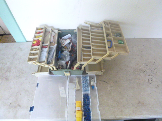 lot 212 image: Miscellaneous Electrical Items