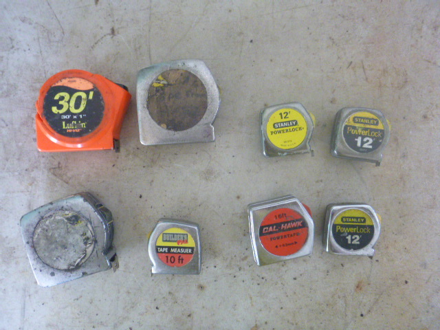lot 213 image: 8 Tape Measures