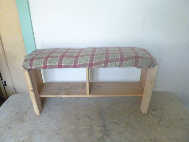 lot 215 image: Bench