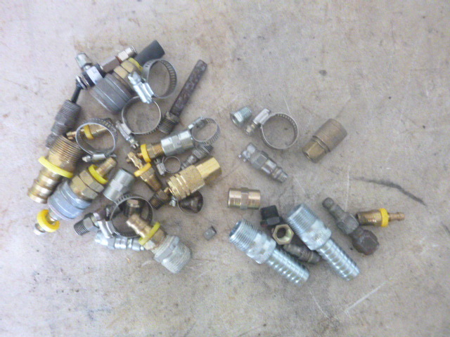 lot 220 image: Miscellaneous Air Fittings