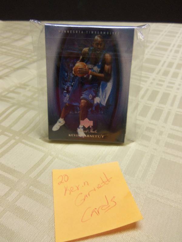 lot 10 image: 20 Kevin Garnett Cards