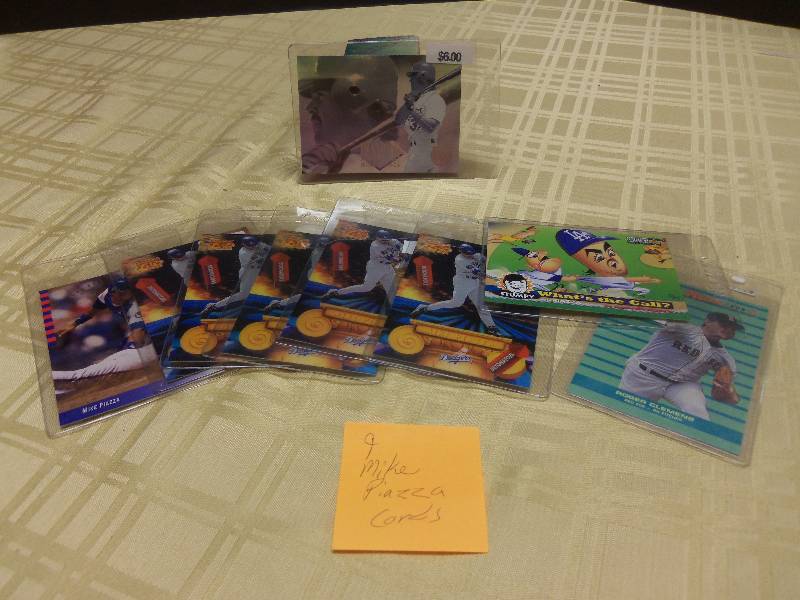 lot 21 image: Mike Piazza - 9 Cards