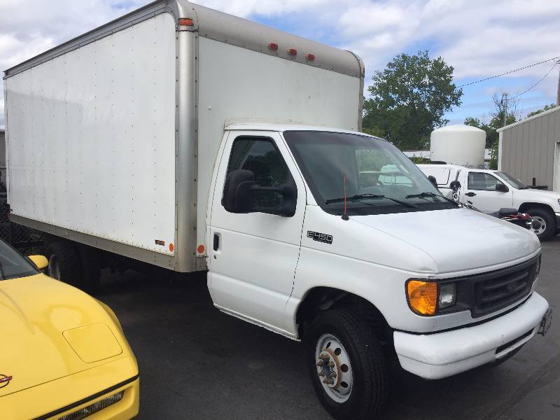 2005 Ford E-450 Cube Van......Large Rear Box