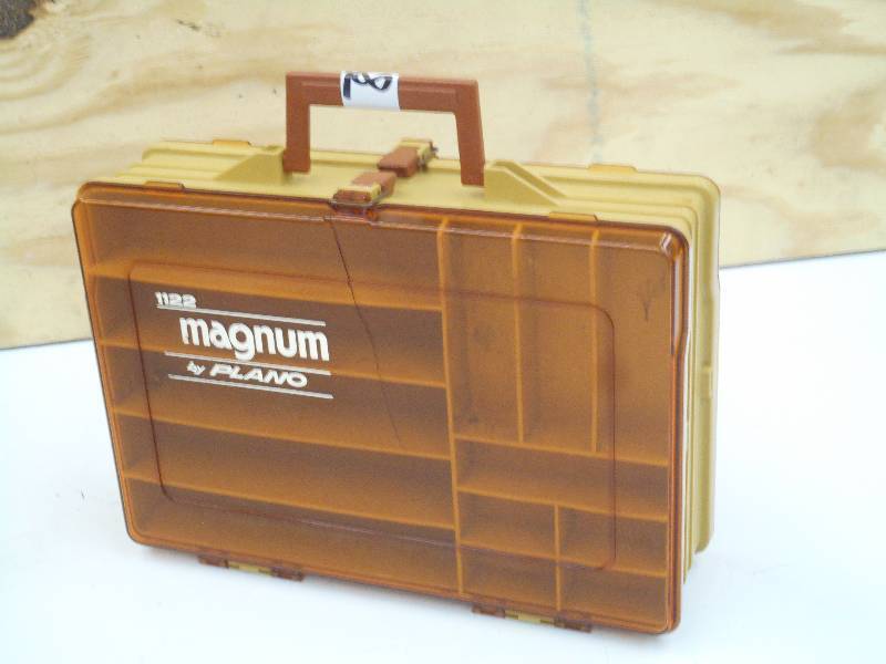 lot 18 image: Plano 1122 Magnum Double-Sided Tack...