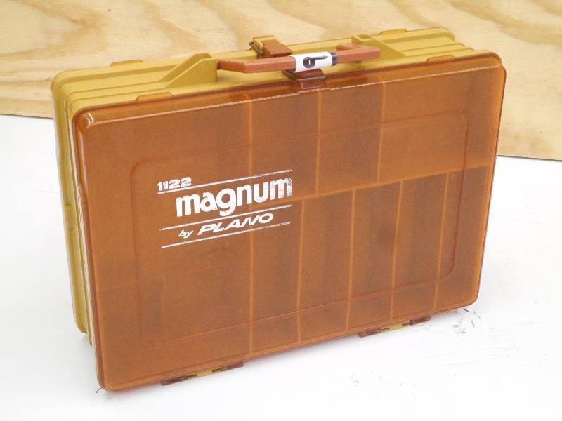 lot 19 image: Plano 1122 Magnum Double-Sided Tack...