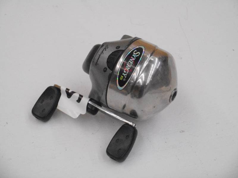 lot 54 image: Shakespeare Synergy Spin-Cast Reel ...