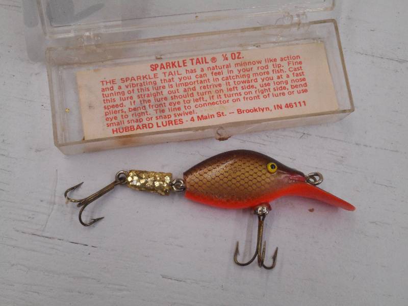 lot 61 image: Vintage Sprakle Tail 14oz Fishing ...