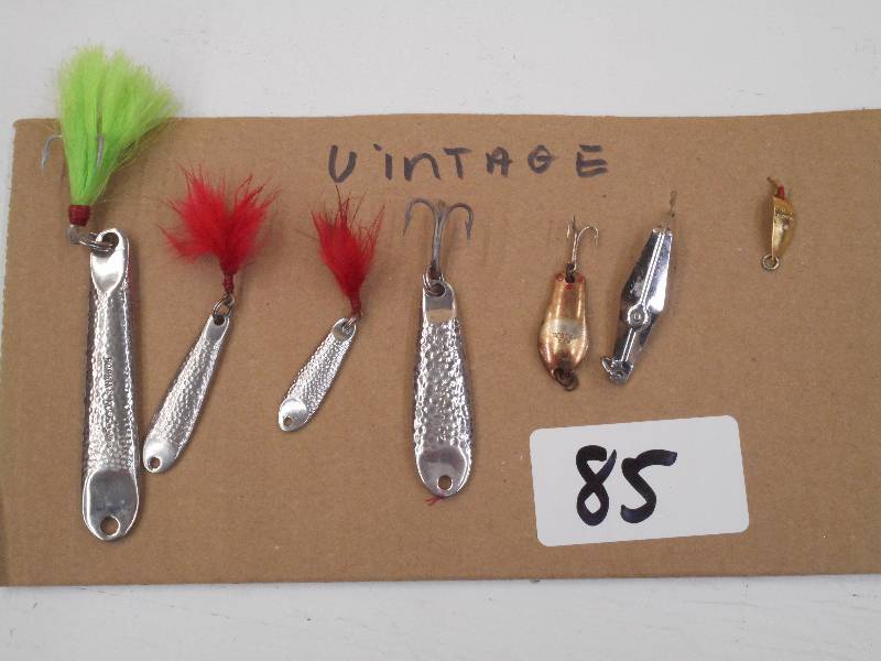lot 85 image: Lot Of (7) Vintage Fishing Lures ...