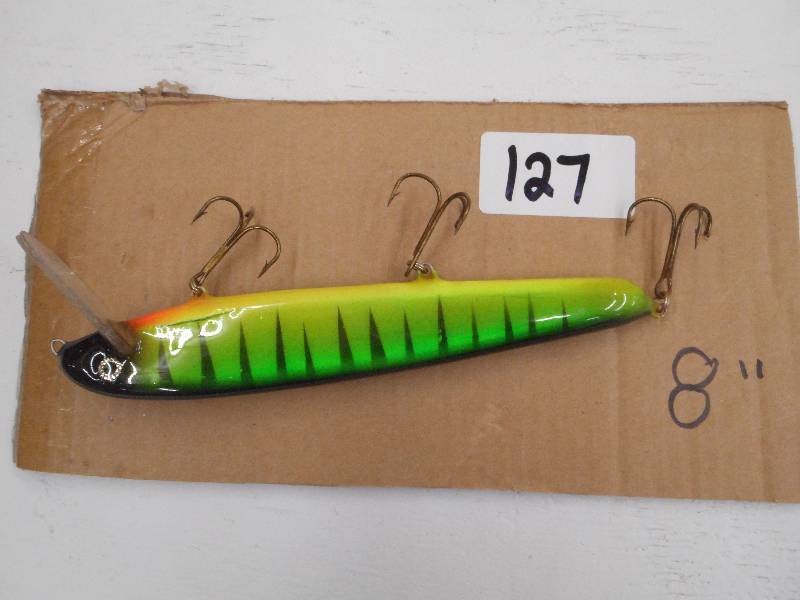 lot 127 image: (1) 8 Muskie Lure ...