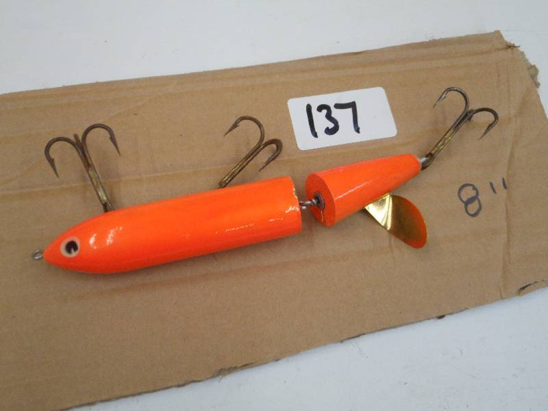lot 137 image: (1) 8 Muskie Lure ...
