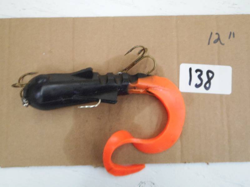 lot 138 image: (1) 12 Bulldawg Muskie Lure ...