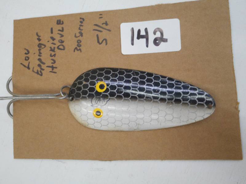 lot 142 image: (1) Lou Eppinger Huskie Devile 300 ...