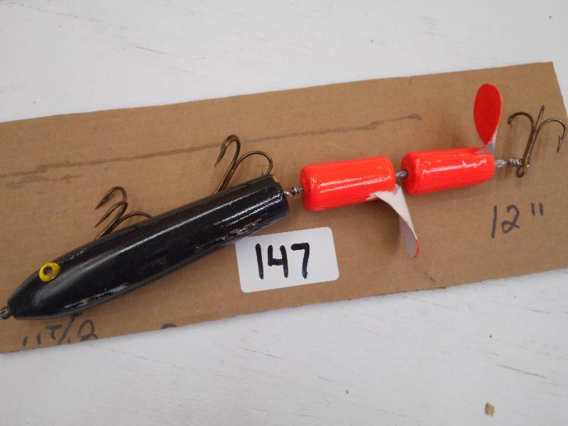 lot 147 image: (1) 12 Muskie Lure ...