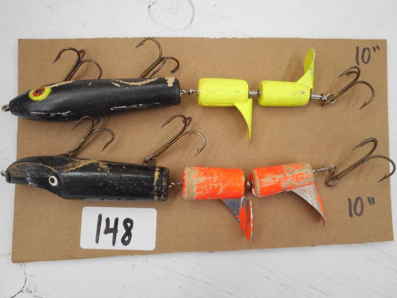 lot 148 image: (2) 10 Muskie Lures ...
