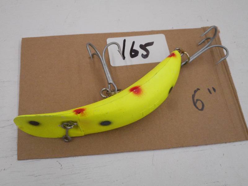 lot 165 image: (1) 6 Muskie Lure ...