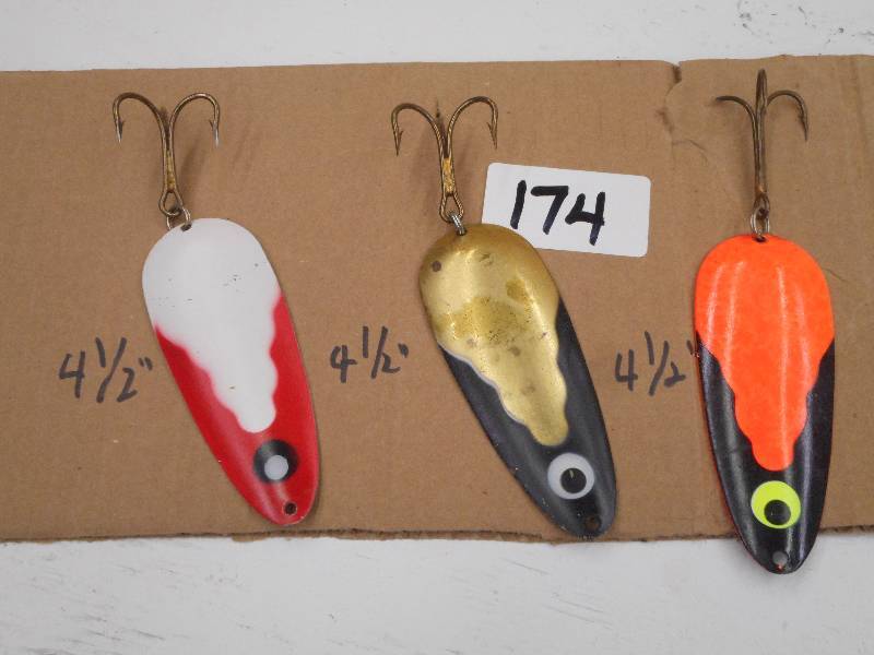 lot 174 image: (3) 4.5 Muskie Spoon Lures ...