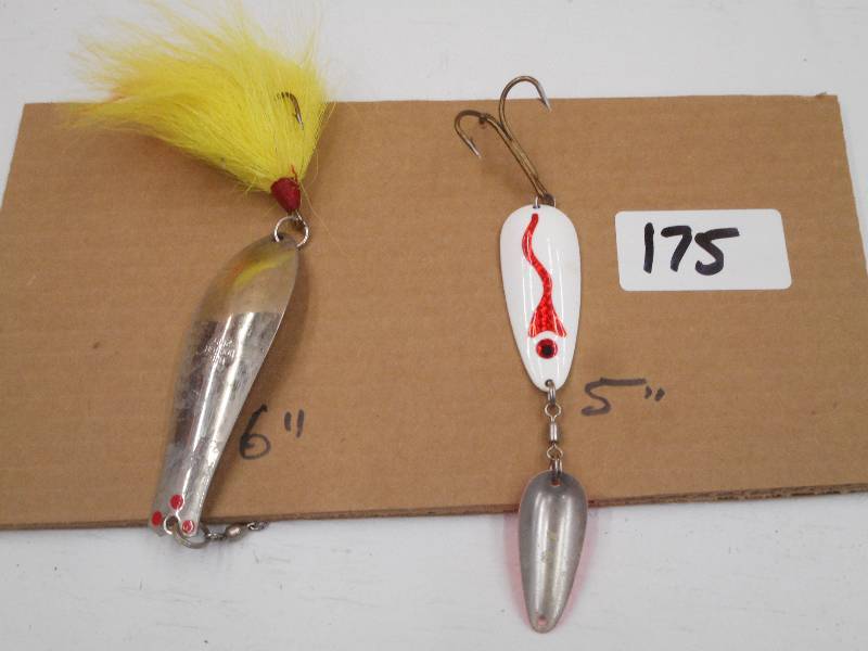 lot 175 image: (1) 6 & (1) 5 Muskie Spoon Lures ...