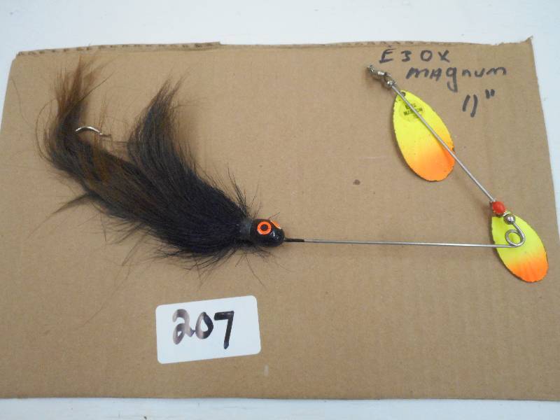 lot 207 image: E30X Magnum 11 Muskie Spinner Lure...