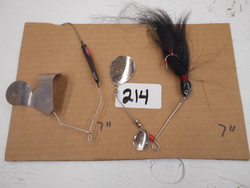 lot 214 image: (2) 7 Muskie Spinner Lures ...