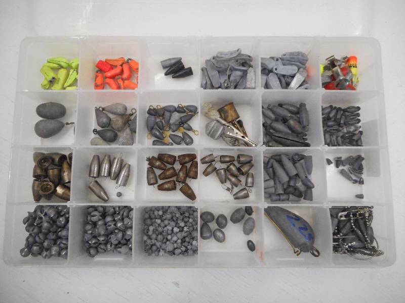 lot 225 image: Plastic Tackle Box Of Assorted Weig...