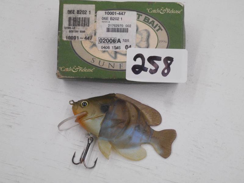 lot 258 image: Like New Sunfish Muskie Lure With B...