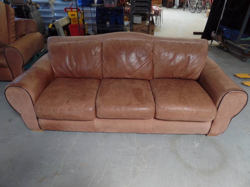 lot 221 image: Leather Sofa By Elite