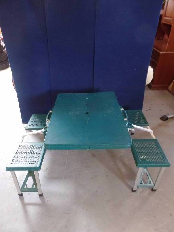 lot 250 image: Folding Table