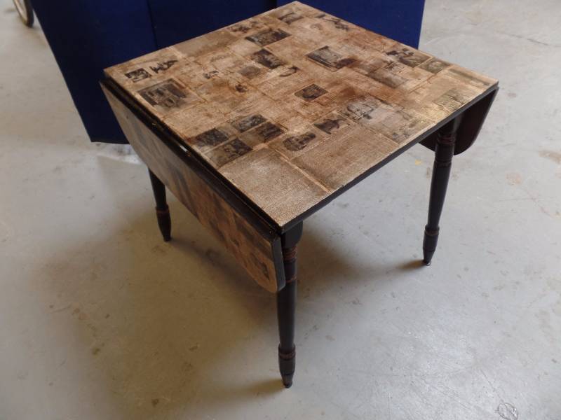 lot 242 image: Drop Leaf Table