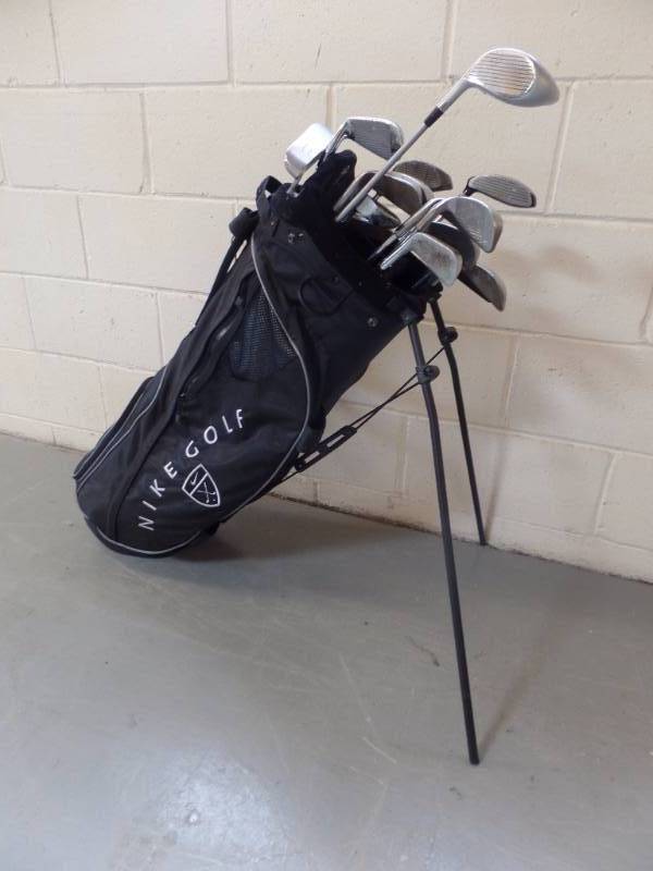 lot 209 image: Golf clubs and bag