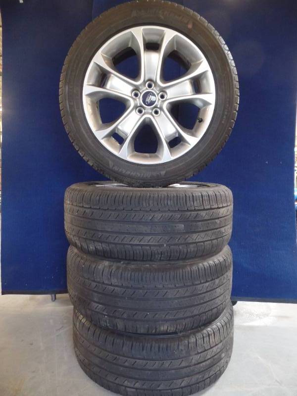 lot 215 image: Tires and Rims