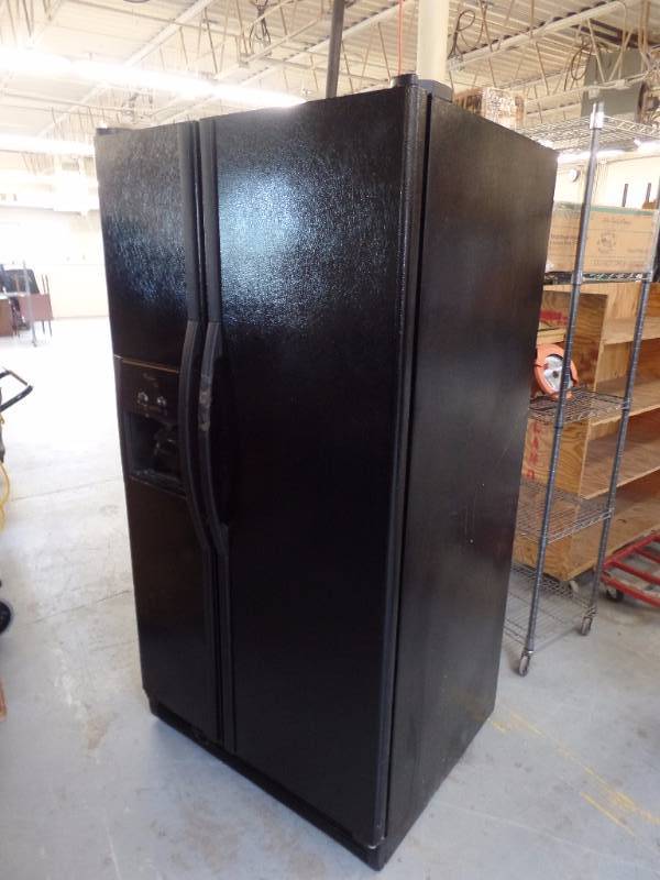 lot 252 image: Side by Side Refrigerator Freezer