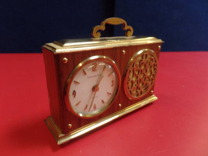 lot 256 image: Timekeeping Pieces