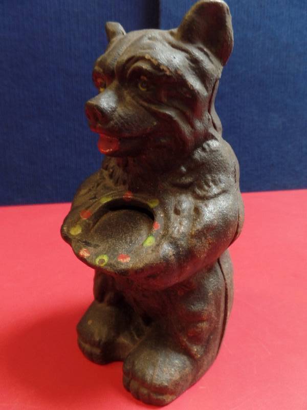 lot 259 image: Cast Iron Bear Bank