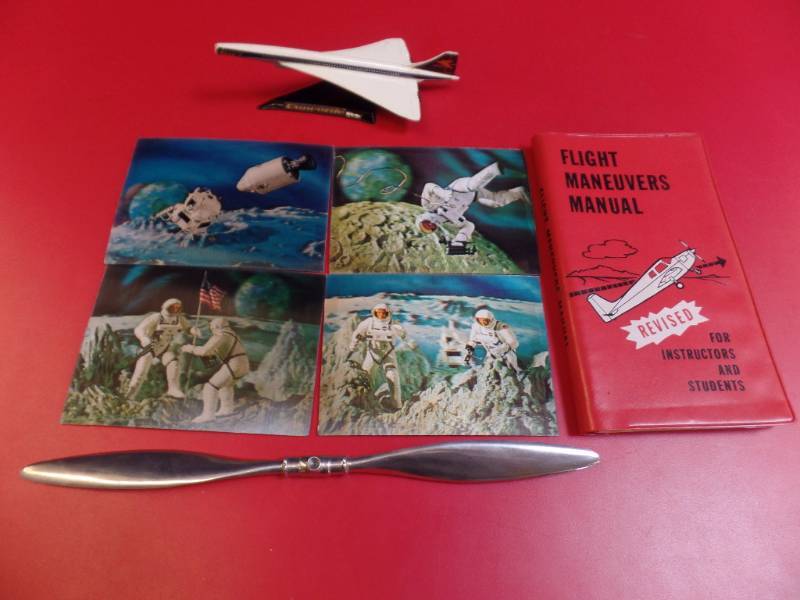 lot 264 image: 3-D Moon Landing Postcard and More