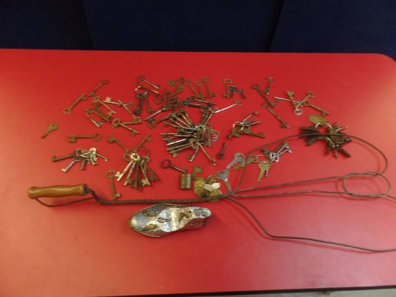 lot 269 image: VIntage Keys and More