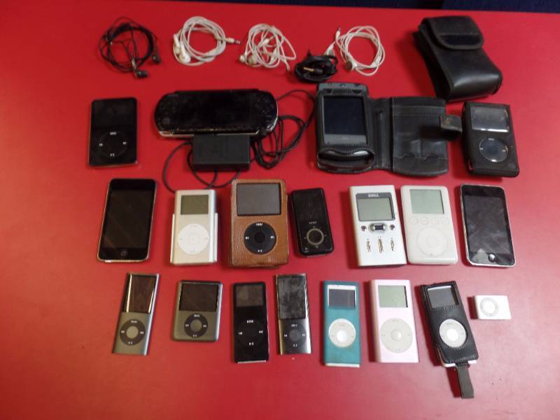 lot 275 image: iPods and More