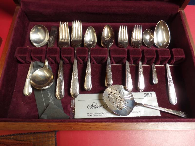 lot 277 image: Flatware Set