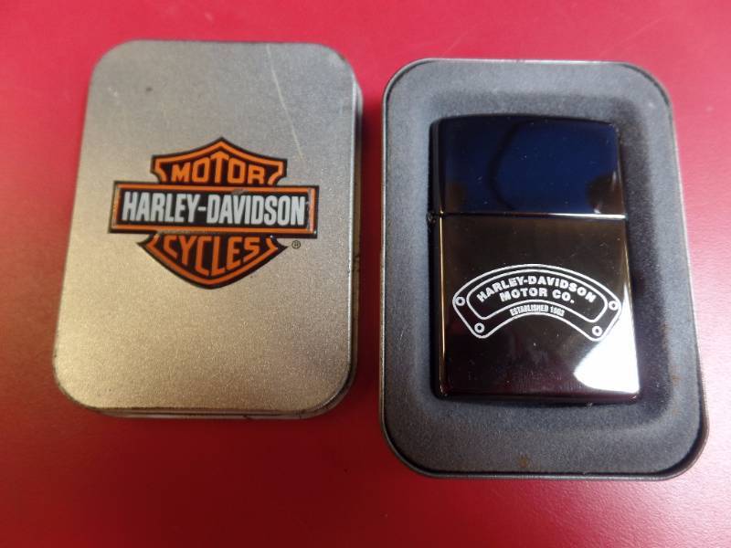 lot 286 image: Harley Davidson Zippo Lighter