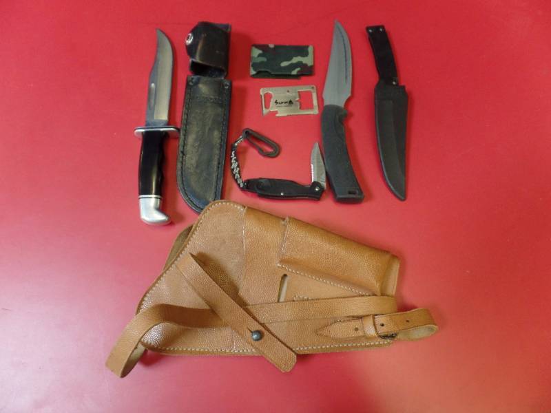 lot 289 image: Sports Knives