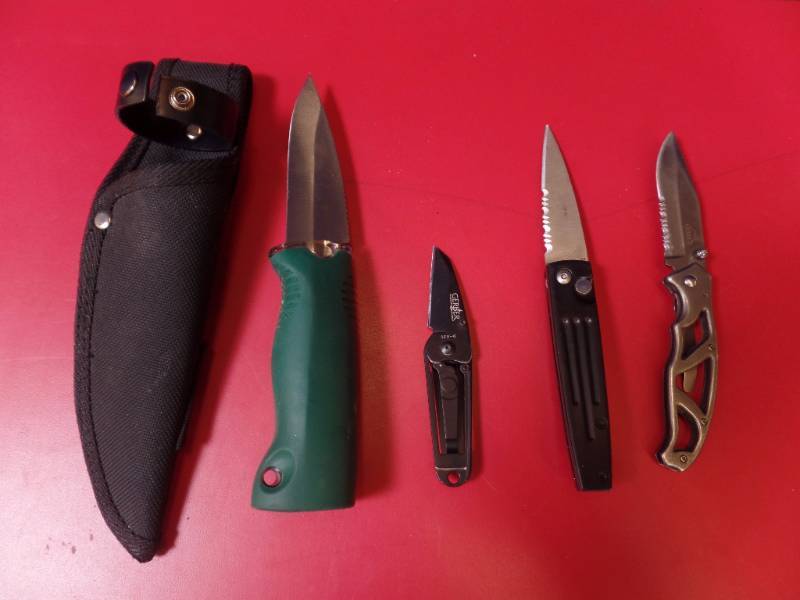 lot 292 image: Knives