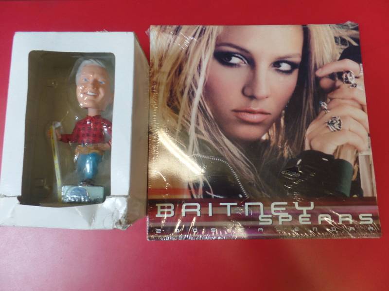 lot 306 image: Famous People Stuff