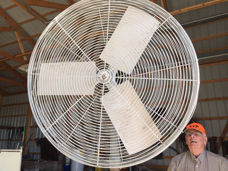 lot 9 image: Fan