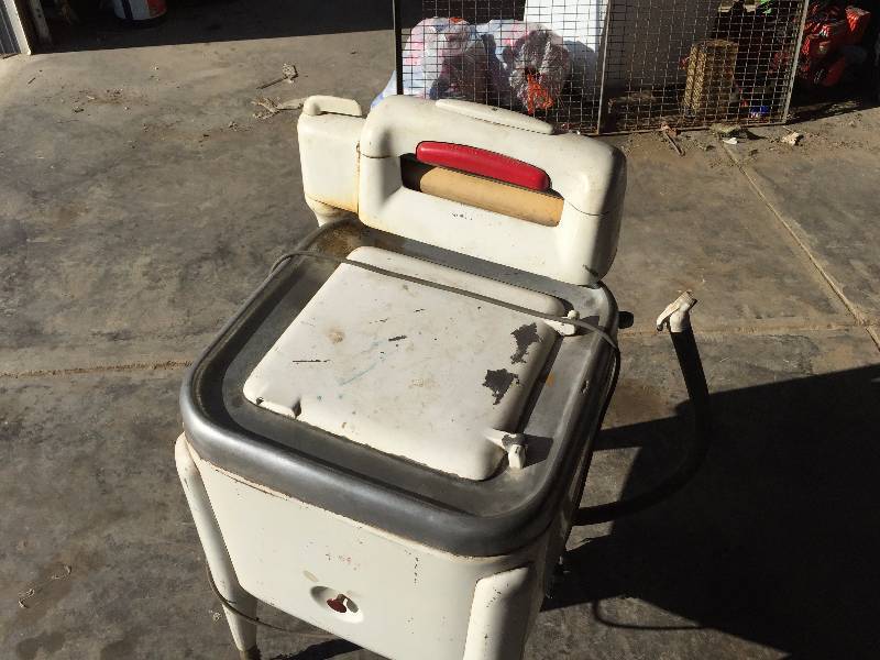 lot 10 image: Washing Machine