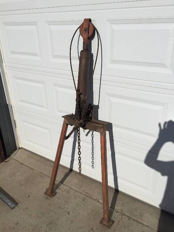 lot 11 image: Wagon Hoist