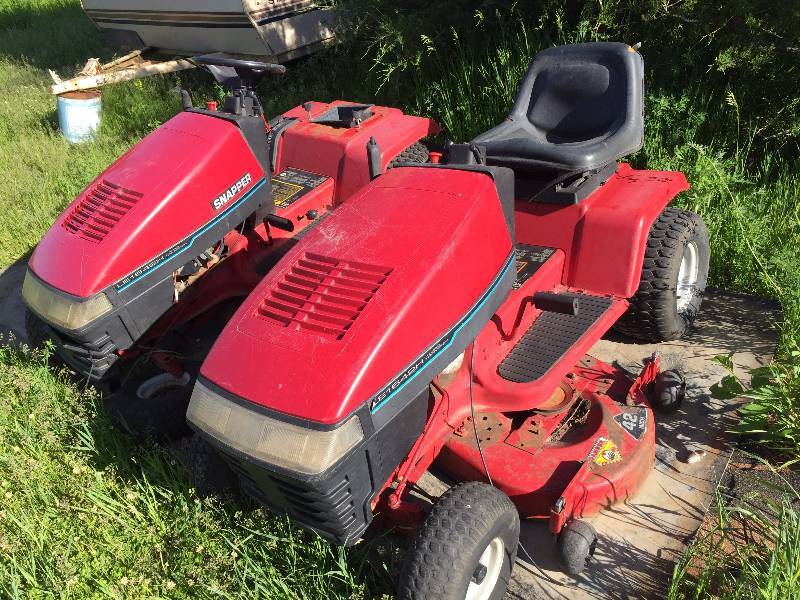 lot 28 image: lawn mower