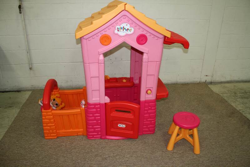 lot 5 image: Little Tikes Play House (Lalaloopsy)