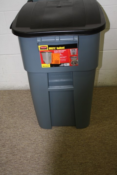 lot 8 image: Rubbermade 50-Gallon Rollout Trash Container