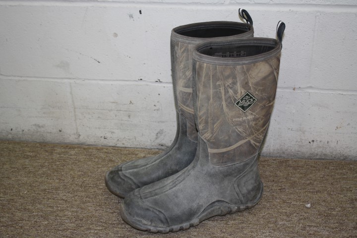 lot 31 image: Muck Boots Size 13